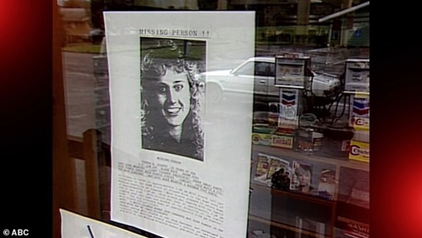 Dẫn con đi công viên chơi, 2 bà mẹ ngồi tám không ngờ phá giải vụ án giết thiếu nữ 18 tuổi gây chấn động nhiều năm trước-2