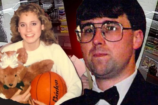 Dẫn con đi công viên chơi, 2 bà mẹ ngồi 