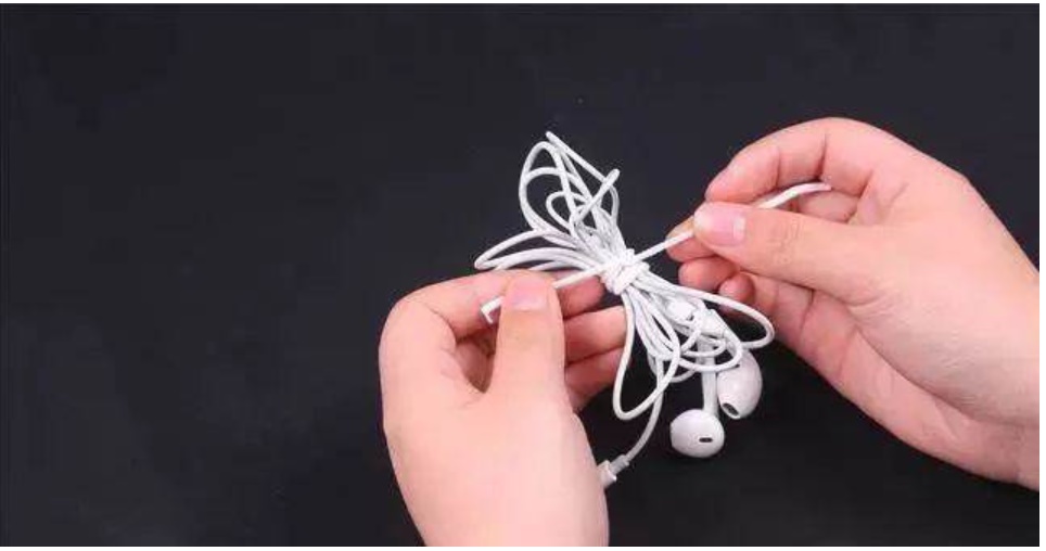 Dùng kéo cắt một phần của chiếc khẩu trang y tế rồi bỏ vào nhà vệ sinh, có thể giải quyết được nhiều rắc rối trong gia đình-7