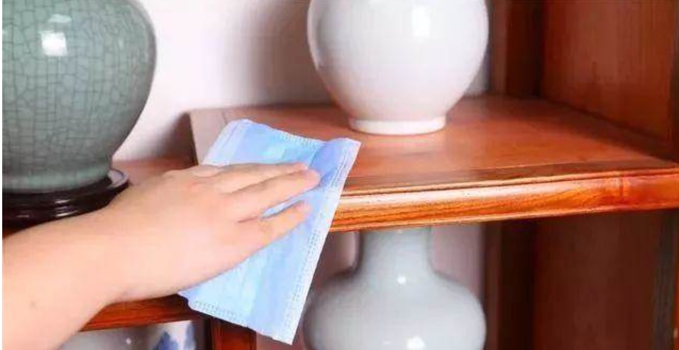 Dùng kéo cắt một phần của chiếc khẩu trang y tế rồi bỏ vào nhà vệ sinh, có thể giải quyết được nhiều rắc rối trong gia đình-8