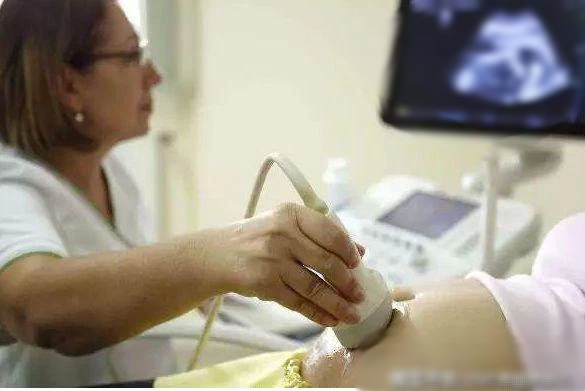 Con gái 16 tuổi thông báo có thai, phụ huynh sốc khi biết danh tính cha đứa trẻ, hối hận vì nuôi con sai cách-3