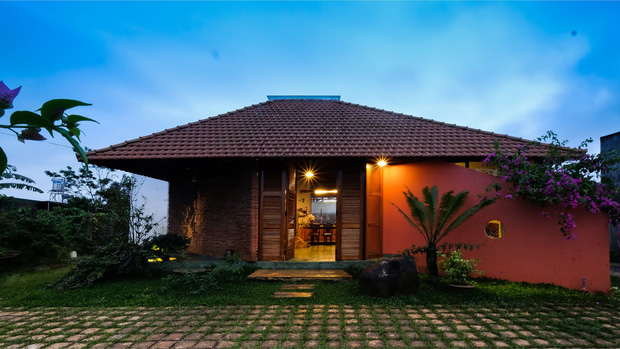 Nhà cấp 4 mái ngói mang hơi thở thôn quê của vợ chồng giáo viên, mộc mạc bình yên giữa phố núi Bảo Lộc (Lâm Đồng)-1