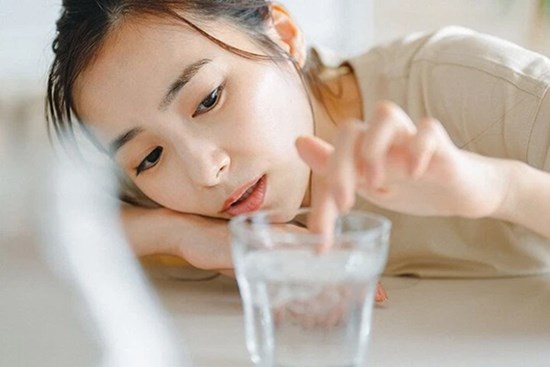 Ly nước đầu tiên trong ngày là rất quan trọng nhưng có 3 loại nước không thích hợp để uống khi đói bụng, đáng lo là nhiều người vẫn sử dụng hàng ngày