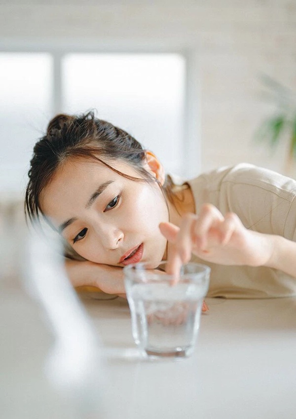 Ly nước đầu tiên trong ngày là rất quan trọng nhưng có 3 loại nước không thích hợp để uống khi đói bụng, đáng lo là nhiều người vẫn sử dụng hàng ngày-3