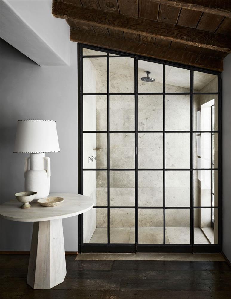 Những mẫu phòng tắm sang trọng với vòi sen đứng tiện dụng, giúp bạn trút xả mọi buồn phiền mệt mỏi trong ngày-2