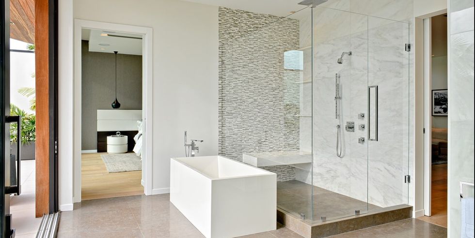 Những mẫu phòng tắm sang trọng với vòi sen đứng tiện dụng, giúp bạn trút xả mọi buồn phiền mệt mỏi trong ngày-12