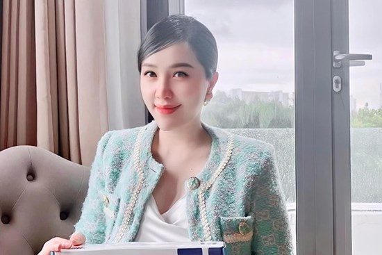 Bảo Thy xuất hiện rạng rỡ sau sinh, khoe ảnh siêu cưng của quý tử và tiết lộ món quà quý giá, đắt tiền cho bé