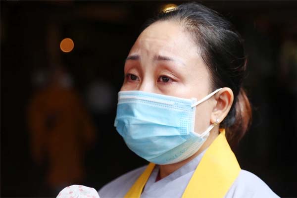 Bé gái khóc nghẹn khi tiễn đưa mẹ về nơi chín suối: Đi về nhà nha mẹ, ở đây lạnh lẽo lắm-6