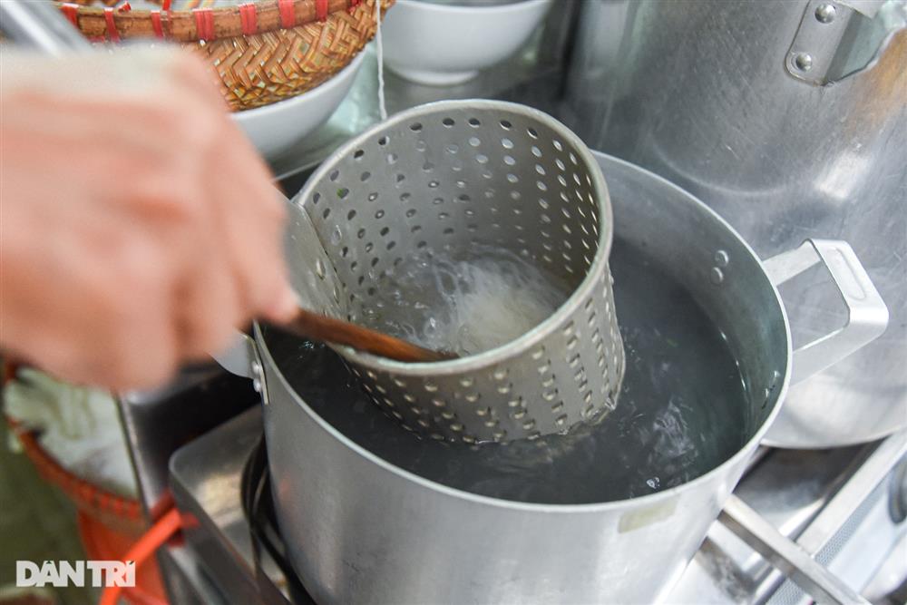 Quán phở lạ đời ở Hà Nội: 40 năm tuyệt đối không dùng chanh, quất-3