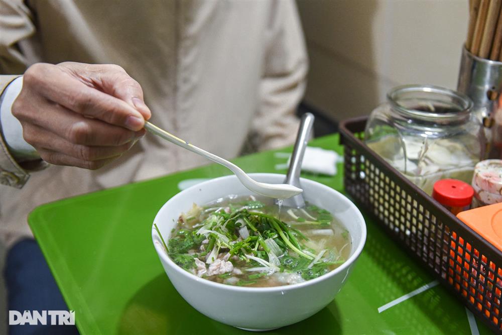 Quán phở lạ đời ở Hà Nội: 40 năm tuyệt đối không dùng chanh, quất-8