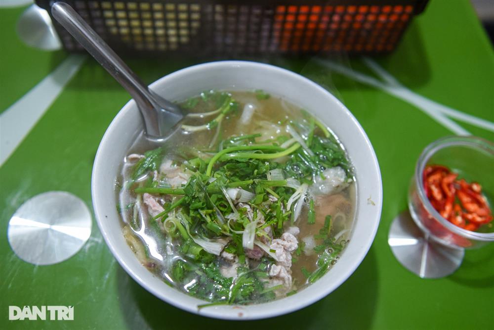 Quán phở lạ đời ở Hà Nội: 40 năm tuyệt đối không dùng chanh, quất-9