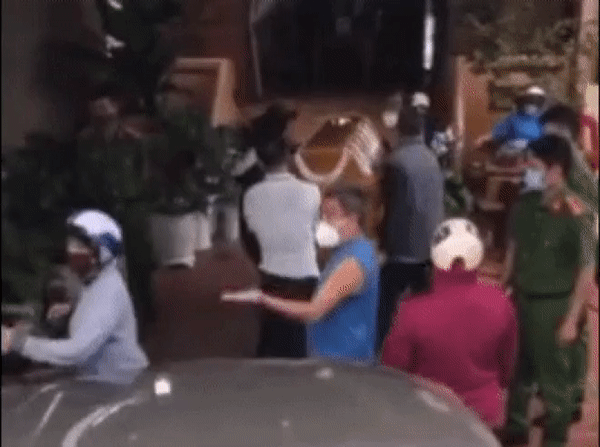 Vụ khiêng quan tài đến nhà con nợ đòi tiền: Số tiền nợ trên giấy tờ lên đến 20 tỷ, thực tế có thể lớn hơn-1