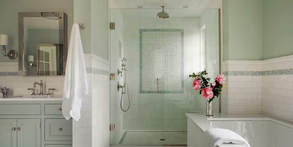 Những mẫu phòng tắm sang trọng với vòi sen đứng tiện dụng, giúp bạn trút xả mọi buồn phiền mệt mỏi trong ngày-24
