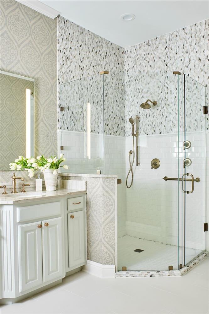 Những mẫu phòng tắm sang trọng với vòi sen đứng tiện dụng, giúp bạn trút xả mọi buồn phiền mệt mỏi trong ngày-25