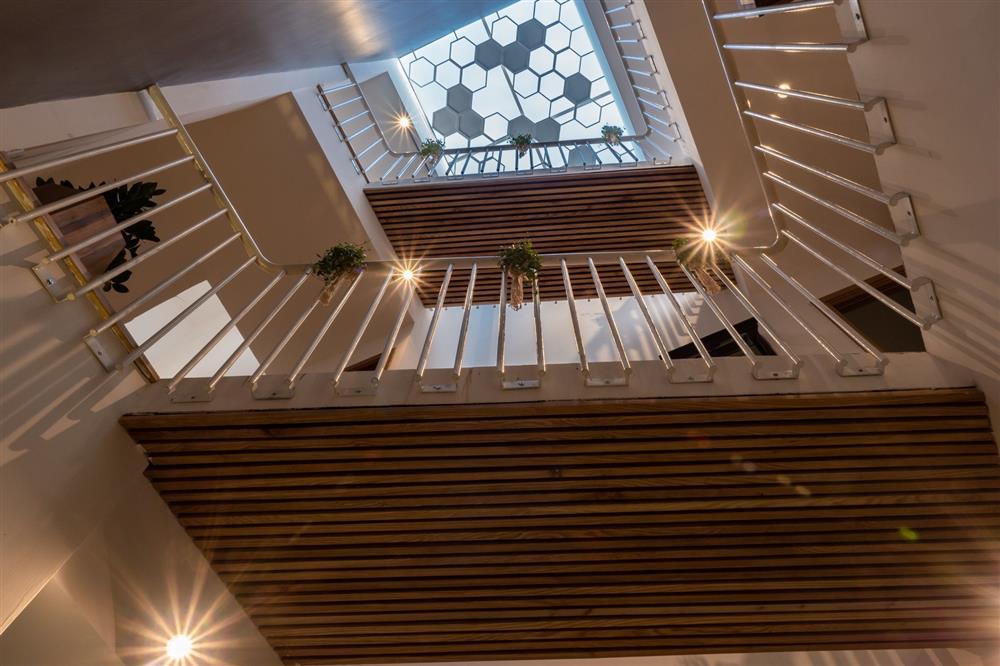 Ngôi nhà độc đáo ở Đà Nẵng, muốn đến các phòng phải qua chiếc cầu vắt vẻo”-3