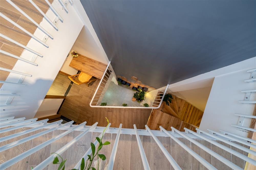 Ngôi nhà độc đáo ở Đà Nẵng, muốn đến các phòng phải qua chiếc cầu vắt vẻo”-4