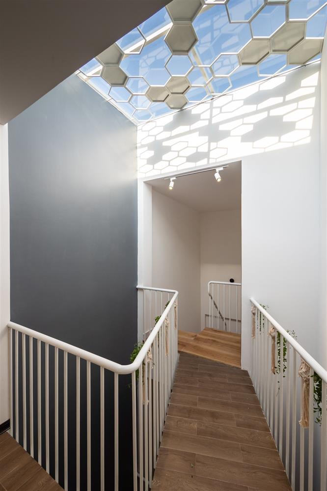 Ngôi nhà độc đáo ở Đà Nẵng, muốn đến các phòng phải qua chiếc cầu vắt vẻo”-16