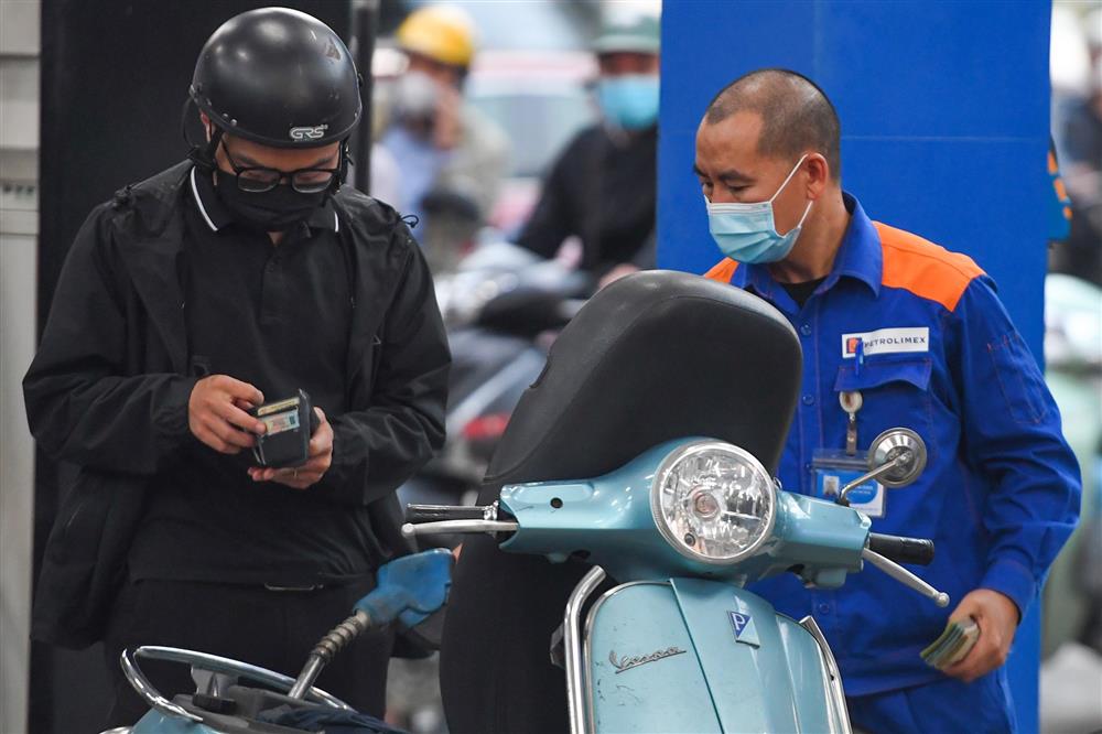 Giá xăng dầu sắp giảm mạnh?-1