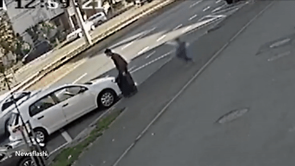 Bé trai đi theo cha dượng mà không biết trong vali chứa xác chị, hành động tiếp theo của đứa trẻ cho thấy sự tàn nhẫn của hung thủ-3