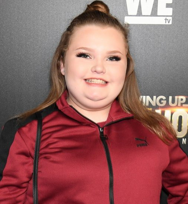Hoa hậu 6 tuổi từng là bảo bối showbiz Mỹ: Vẻ ngoài tuổi thiếu nữ bị miệt thị chê cười, vật lộn tìm lại chính mình sau hàng loạt biến cố-13