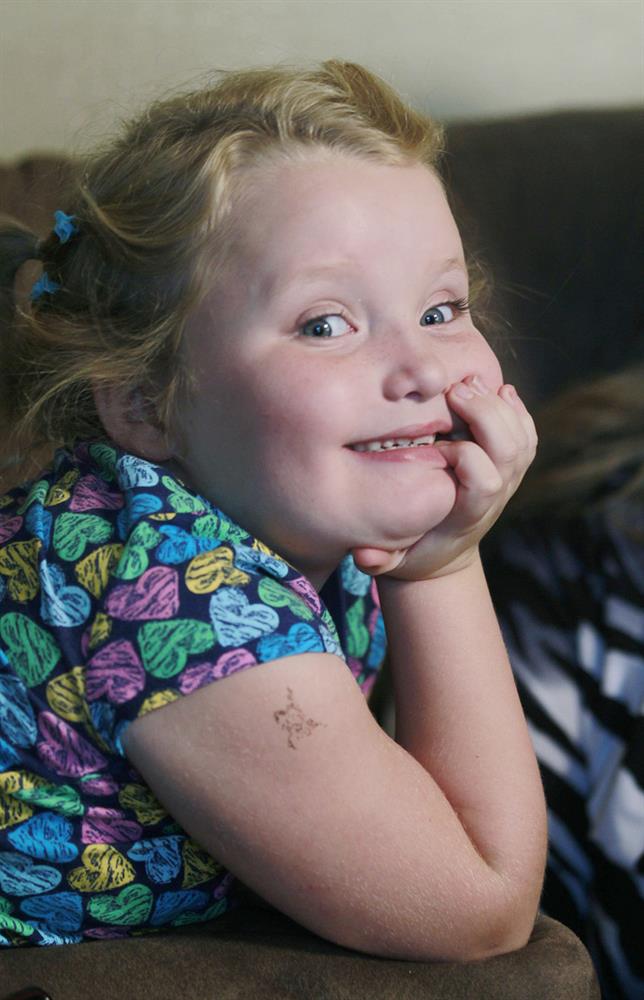 Hoa hậu 6 tuổi từng là bảo bối showbiz Mỹ: Vẻ ngoài tuổi thiếu nữ bị miệt thị chê cười, vật lộn tìm lại chính mình sau hàng loạt biến cố-4