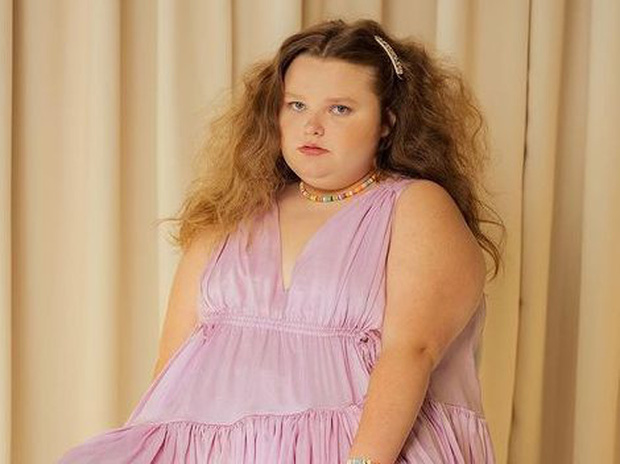 Hoa hậu 6 tuổi từng là bảo bối showbiz Mỹ: Vẻ ngoài tuổi thiếu nữ bị miệt thị chê cười, vật lộn tìm lại chính mình sau hàng loạt biến cố-7