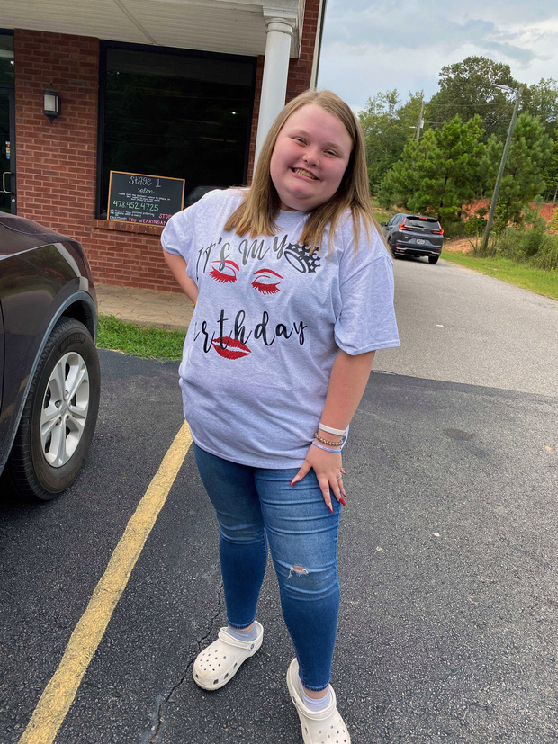 Hoa hậu 6 tuổi từng là bảo bối showbiz Mỹ: Vẻ ngoài tuổi thiếu nữ bị miệt thị chê cười, vật lộn tìm lại chính mình sau hàng loạt biến cố-8