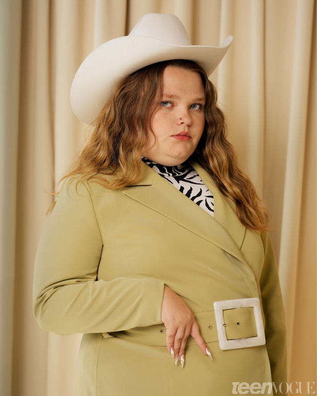 Hoa hậu 6 tuổi từng là bảo bối showbiz Mỹ: Vẻ ngoài tuổi thiếu nữ bị miệt thị chê cười, vật lộn tìm lại chính mình sau hàng loạt biến cố-9