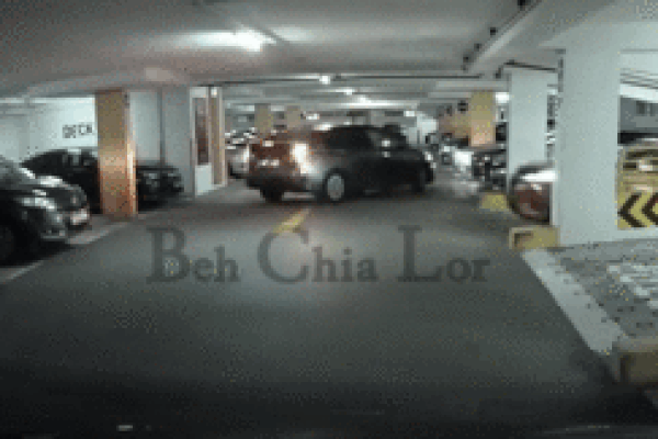 Giành chỗ đỗ xe, tài xế nhận cái kết 'méo mặt'