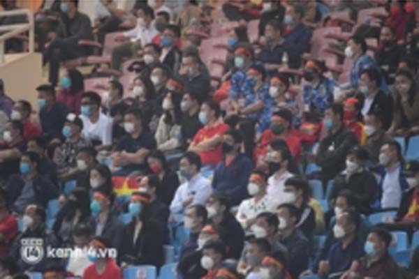 2 vợ chồng bị cáo giết chủ nợ ở Hải Dương vả nhau bôm bốp trước tòa: Vợ nói không giúp sức, chồng bảo có!-3