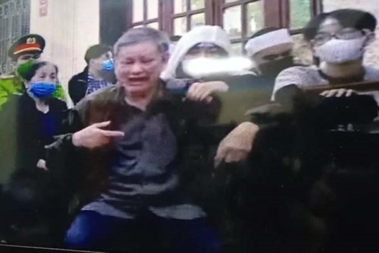 Vụ giết chủ nợ ở Hải Dương: Cha nạn nhân bật khóc khi tòa nghị án, nói vợ Cao Tài Năng mới là chủ mưu sát hại con trai?