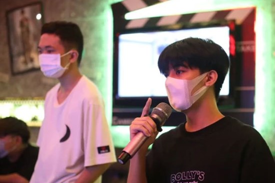 Nguyên nhân TP.HCM tạm ngưng dịch vụ karaoke, massage