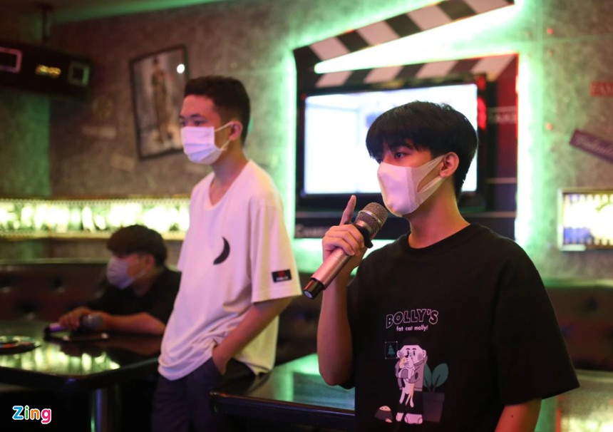 Nguyên nhân TP.HCM tạm ngưng dịch vụ karaoke, massage-1