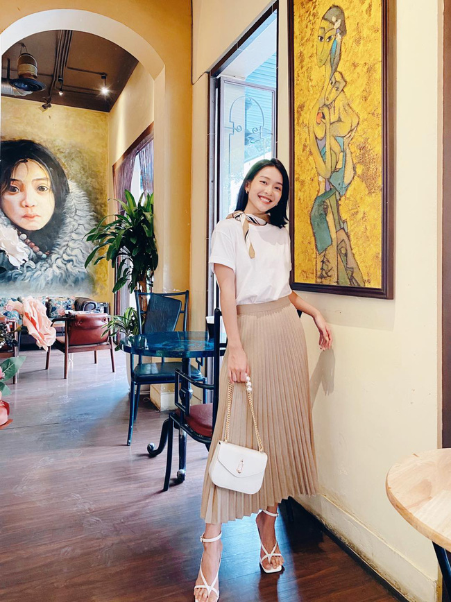 12 cách diện chân váy dài của sao Việt: Tham khảo để mặc đi ăn cưới lại càng hợp-10