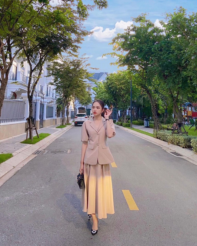 12 cách diện chân váy dài của sao Việt: Tham khảo để mặc đi ăn cưới lại càng hợp-11