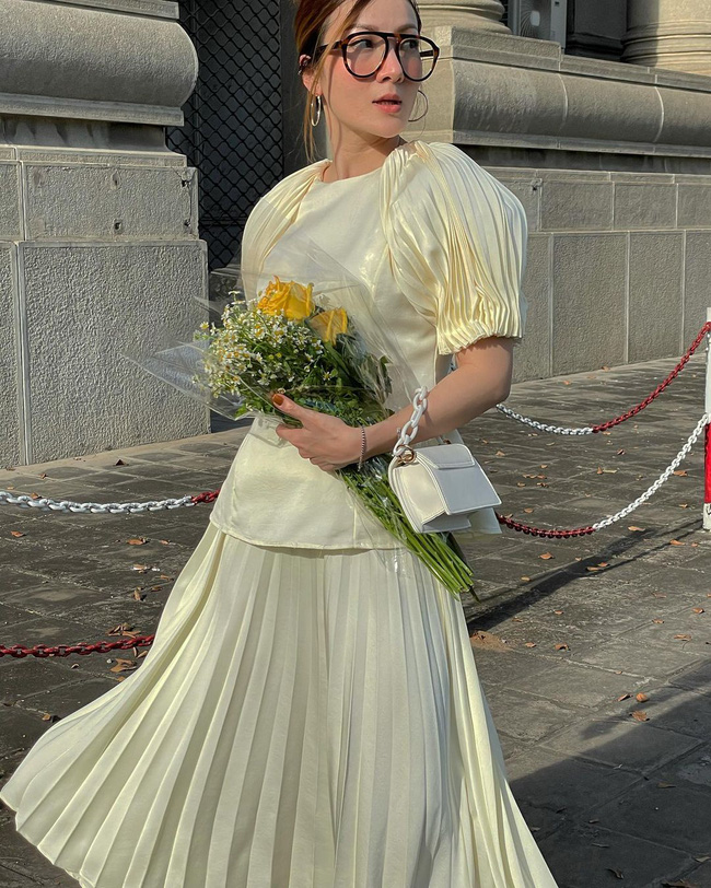 12 cách diện chân váy dài của sao Việt: Tham khảo để mặc đi ăn cưới lại càng hợp-9