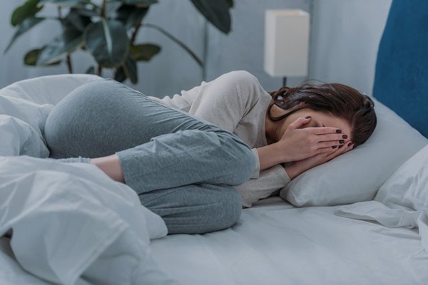 6 thói quen gây đoản mệnh không được phép làm khi ở trên giường vì sẽ gây tổn thương các cơ quan trên cơ thể-1