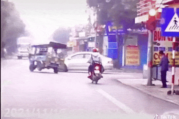 Hà Nội: Một người đàn ông tử vong sau khi rơi thủng mái hiên tòa nhà chung cư ở Linh Đàm-5