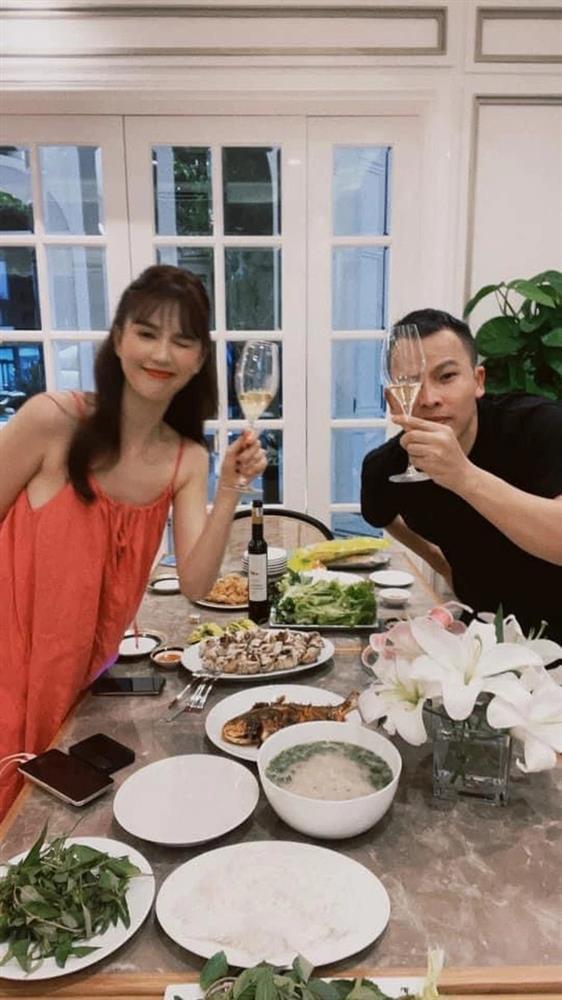 Tăng cân mà Ngọc Trinh vẫn gầy trơ xương ngực, vòng 1 bốc lửa đâu rồi?-2