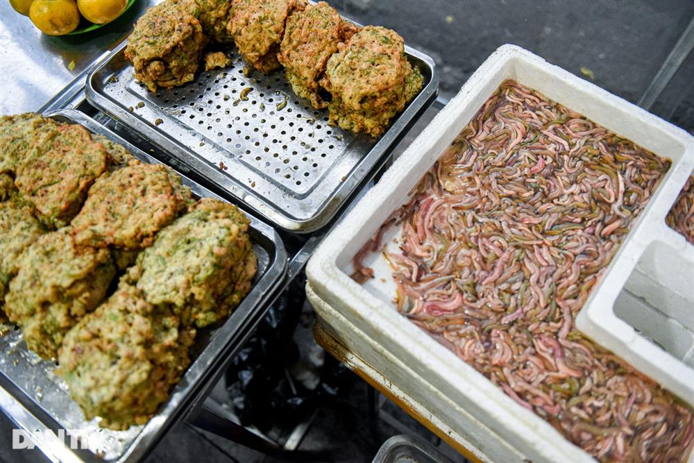 Quán bán đặc sản rồng đất, 30 năm khách xếp hàng tranh mua ở Hà Nội-7