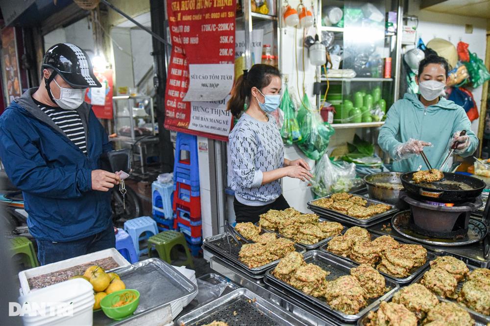 Quán bán đặc sản rồng đất, 30 năm khách xếp hàng tranh mua ở Hà Nội-8