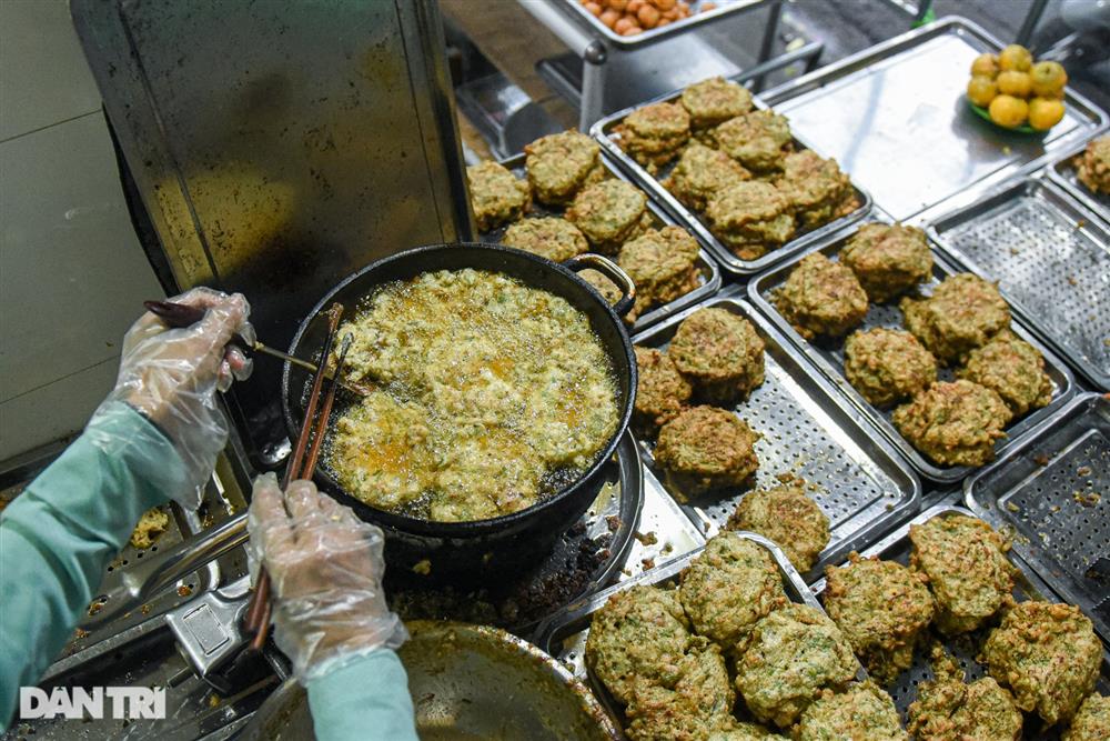 Quán bán đặc sản rồng đất, 30 năm khách xếp hàng tranh mua ở Hà Nội-11