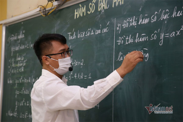 Nhắc nhở nam sinh đóng tiền quà 20/11 cho giáo viên, lớp trưởng tái mặt nhận về 1 dòng tin nhắn-5