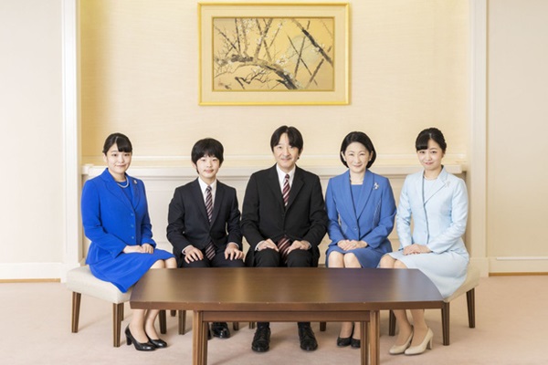 Tiết lộ sốc về thái độ hắt hủi của cha mẹ đẻ cựu Công chúa Nhật với con rể thị phi, căng thẳng đến mức không cho phép gặp mặt gia đình?-1