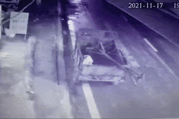 Cô gái trẻ tử vong oan ức sau khi đánh lái tránh xe ba bánh đỗ ngược chiều bên đường