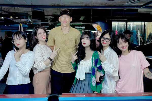 Thủ môn Tấn Trường từng tiết lộ số tiền kiếm được trên TikTok, đàn em nghe xong nói: Thế này chú chắc chuyển qua livestream luôn nhở, khỏi đá bóng-3