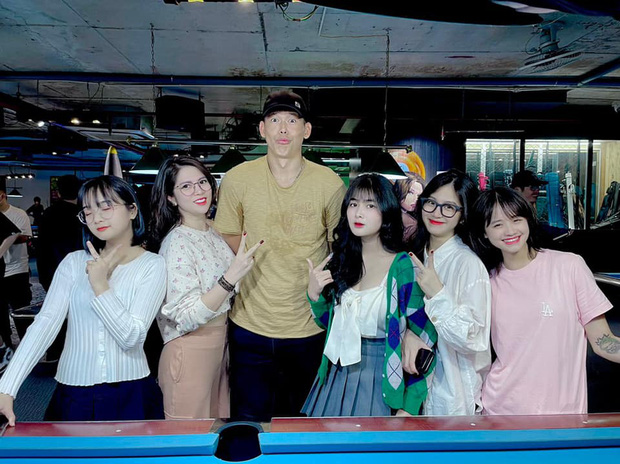 Mối quan hệ thật sự của thủ môn Tấn Trường với 2 cô gái vướng thị phi trên sân Mỹ Đình là gì?-6