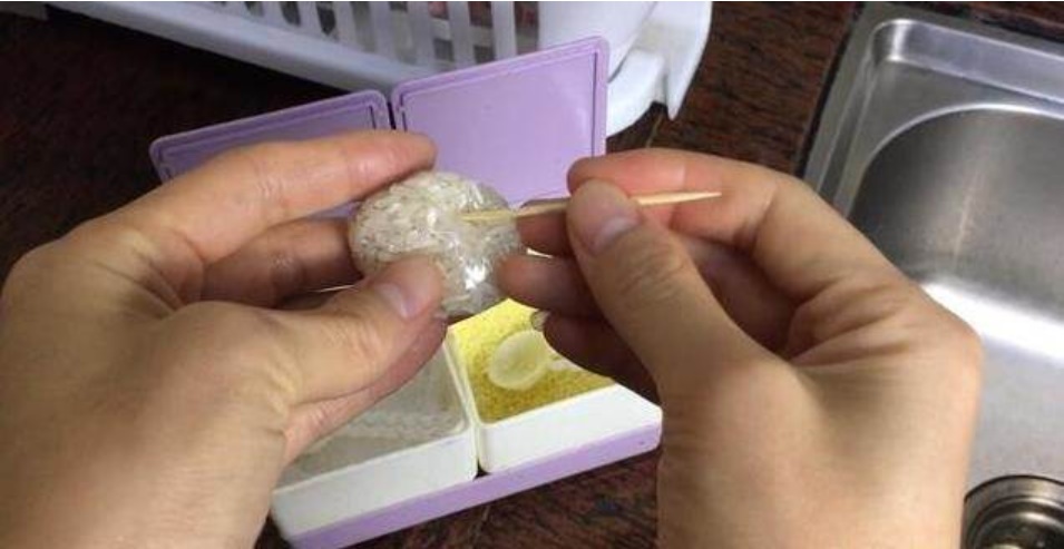 Kê một nắm gạo dưới gối giúp giải quyết được nỗi lo của nhiều người, thật tiếc nếu bạn không biết-3