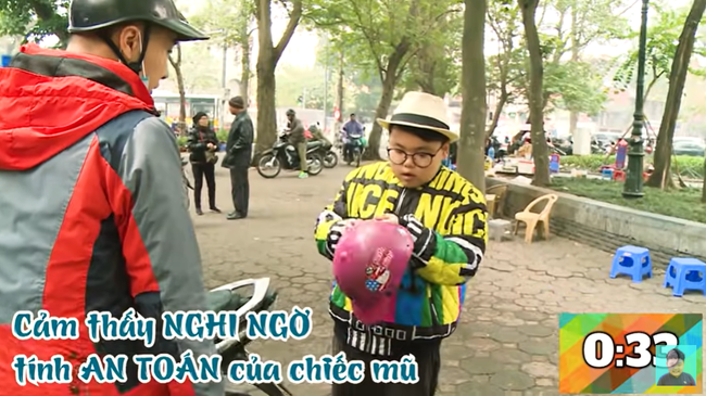 Bi béo đi xe ôm gặp ngay tổ lái: Cậu nhóc khiếp vía nhưng vẫn nói 1 câu cực mặn, xứng đáng nhận điểm 10 vì ý thức giao thông-1