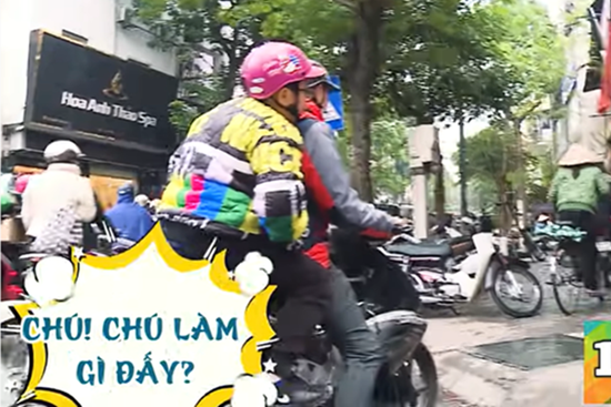 Bi béo đi xe ôm gặp ngay